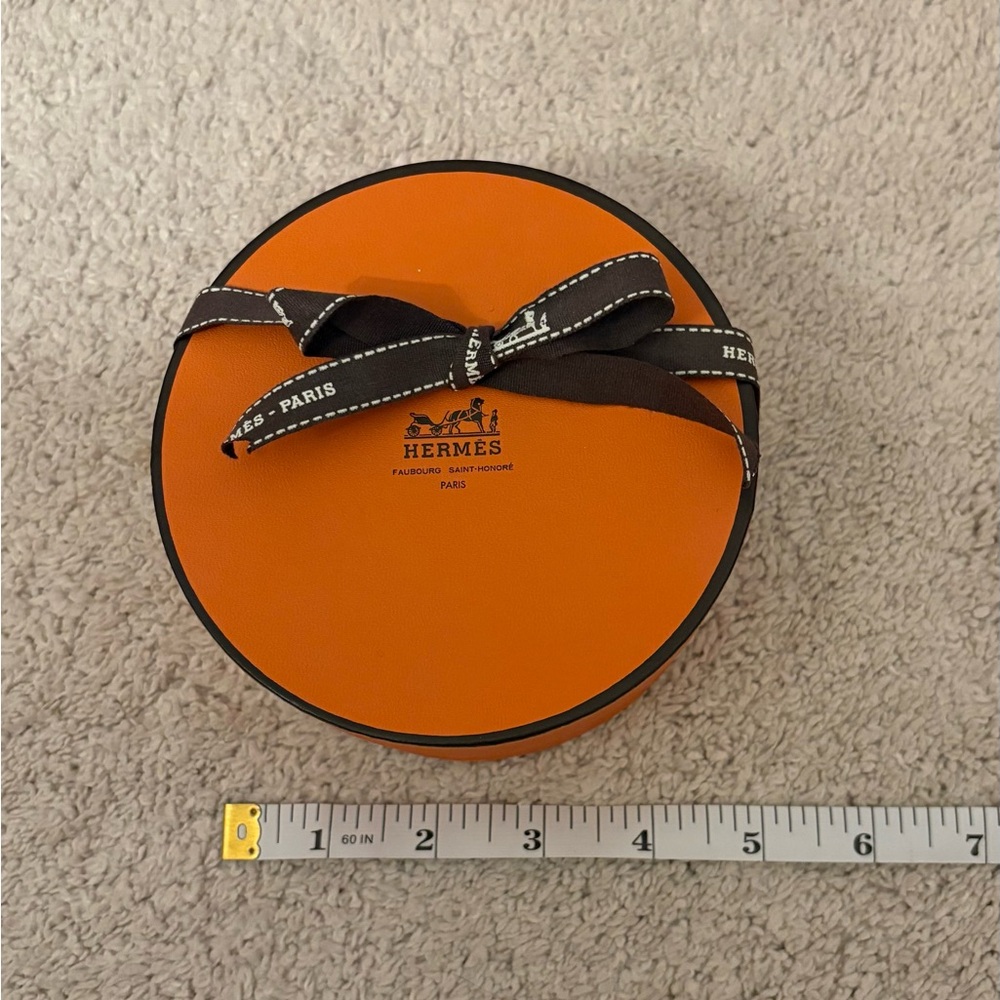 Hermes round box with ribbon